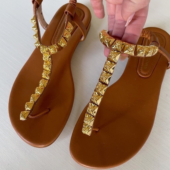 New Stuart Weiztman $450 Brown Leather Gold Rose Appliqué Thong Sandals Flats - Picture 2 of 12